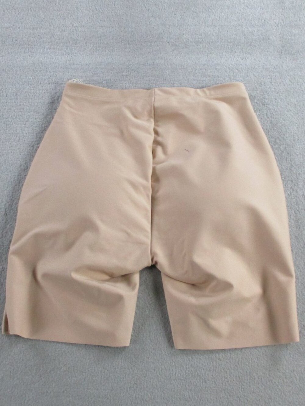 SKIMS Body Butt Enhancing Shorts Womens Medium Clay Shapewear Padded Compression - Picture 3 of 7